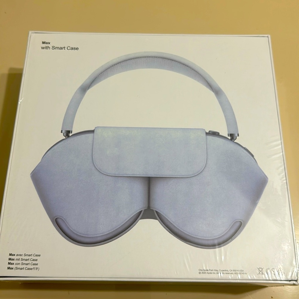 AirPods Max with Smart Case